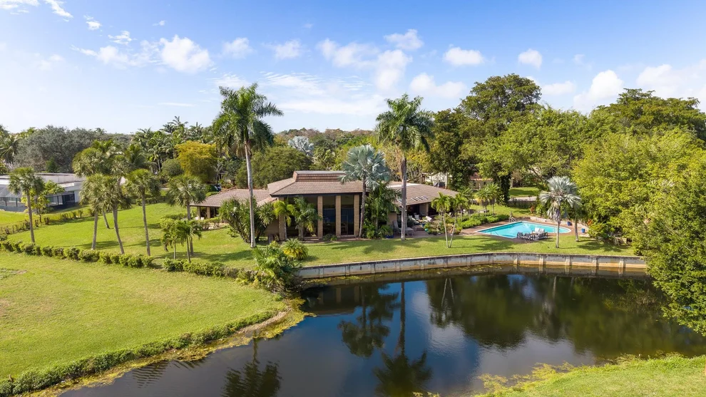 Unit for sale at 5300 White Oak Lane, Tamarac, FL 33319