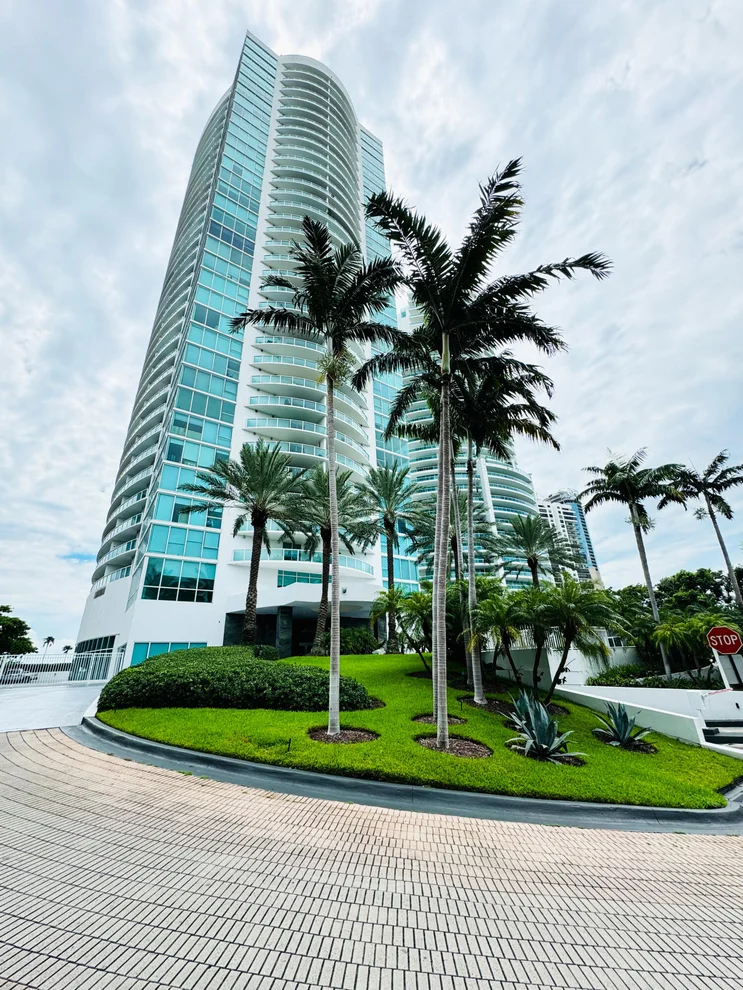 Unit for sale at 2101 Brickell Avenue, Miami, FL 33129