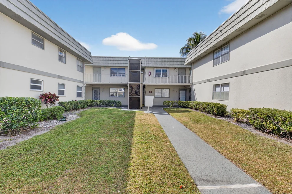 Unit for sale at 61 Brittany B, Delray Beach, FL 33446