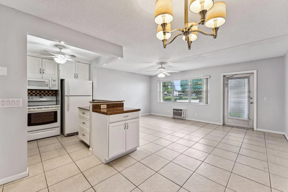 Unit for sale at 119 Dorchester F, West Palm Beach, FL 33417