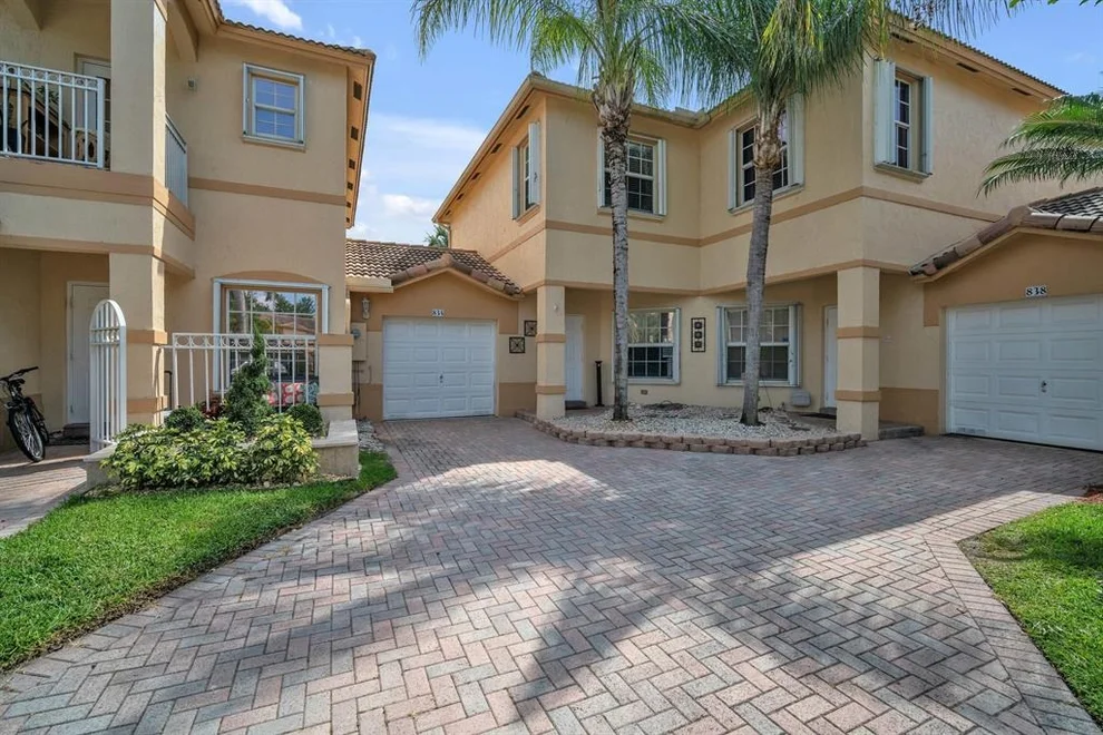 Unit for sale at 834 NW 170th Terrace, Pembroke Pines, FL 33028