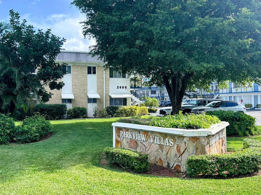 Unit for sale at 2400 Lake Osborne Drive, Lake Worth Beach, FL 33461
