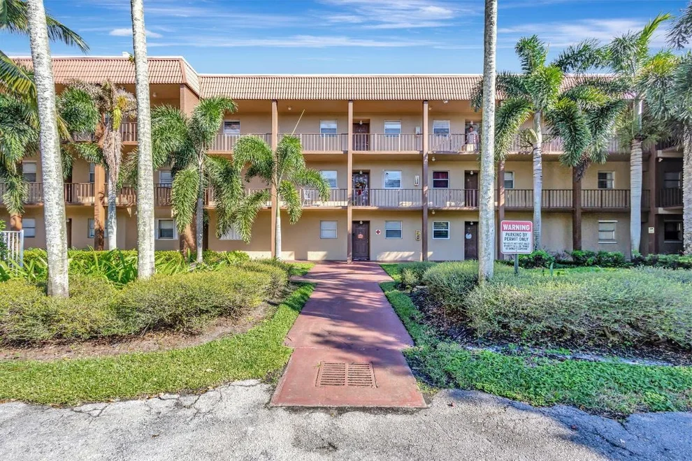 Unit for sale at 120 Sparrow Drive, Royal Palm Beach, FL 33411