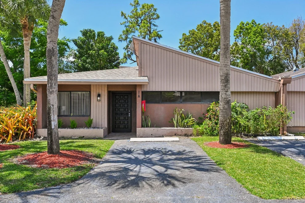 Unit for sale at 166 Sparrow Drive, Royal Palm Beach, FL 33411