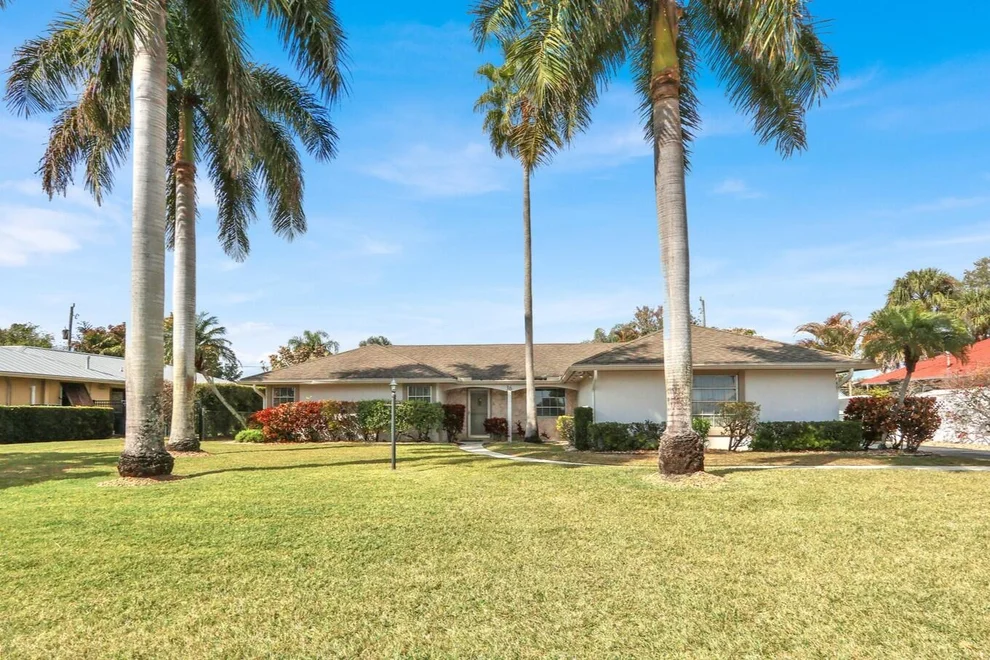 Unit for sale at 36 SE Saddleback Road, Jupiter, FL 33469