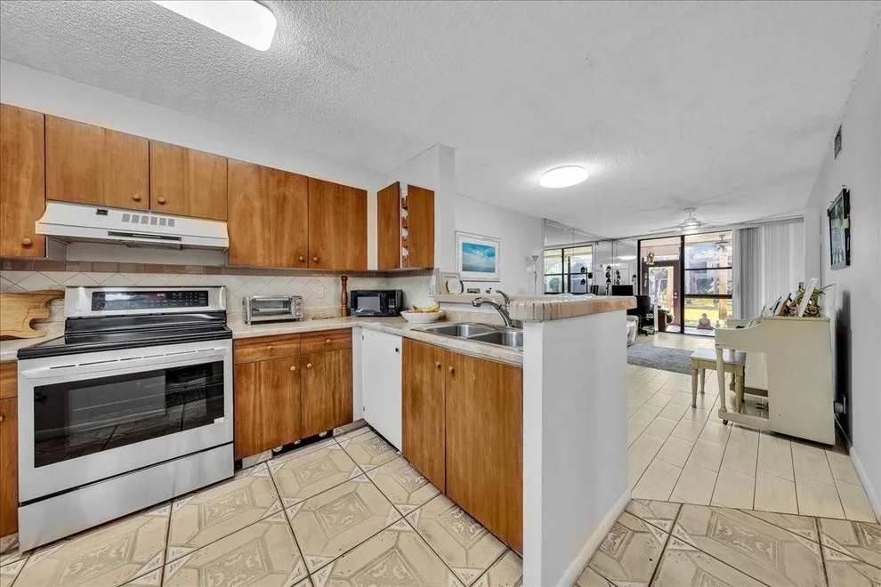 Unit for sale at 7737 NW 79th Avenue, Tamarac, FL 33321