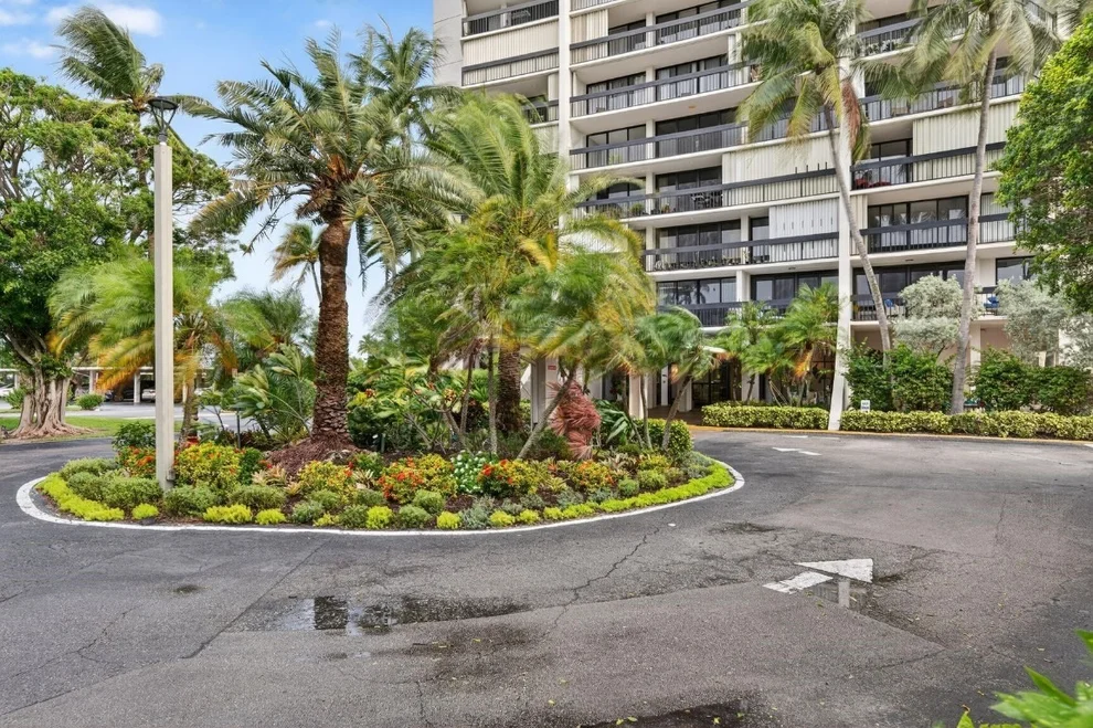 Unit for sale at 2400 Presidential Way, West Palm Beach, FL 33401