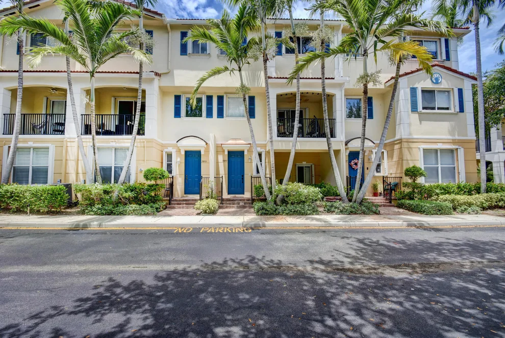 Unit for sale at 2895 S Greenleaf Circle, Boynton Beach, FL 33426