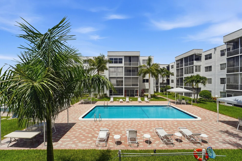 Unit for sale at 3000 E SUNRISE LAKES Drive E, Sunrise, FL 33322