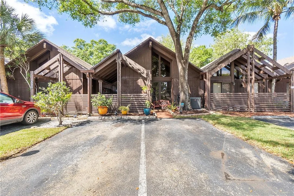 Unit for sale at 513 N University Drive, Plantation, FL 33324