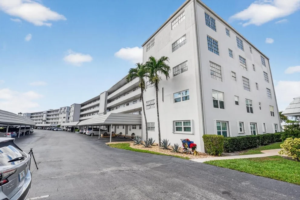 Unit for sale at 250 John F Kennedy Drive, Atlantis, FL 33462