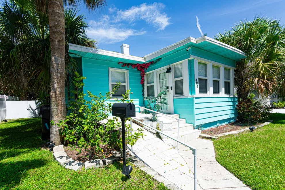 Unit for sale at 305 N Lakeside Drive, Lake Worth Beach, FL 33460