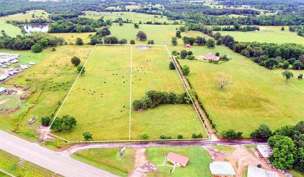 Unit for sale at 4 N Denison Road, Idabel, OK 74745