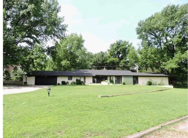 Unit for sale at 1001 Sunset Drive, Wewoka, OK 74884