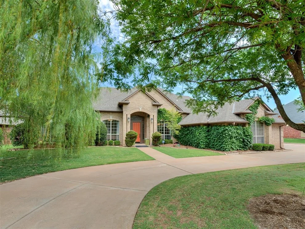 Unit for sale at 14808 Maplelake Drive, Edmond, OK 73013