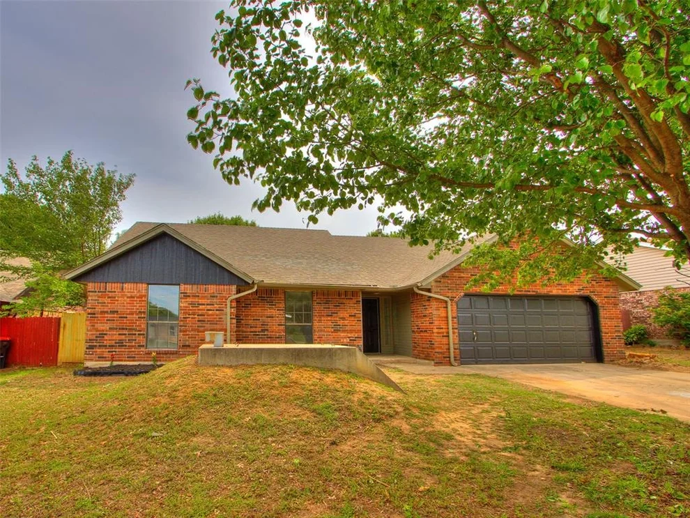 Unit for sale at 1032 Harrison Street, Harrah, OK 73045