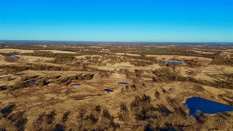 Unit for sale at 14 Wilshire Drive, McLoud, OK 74851