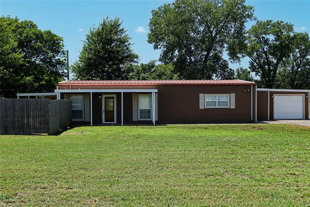 Unit for sale at 711 Airport Road, Prague, OK 74864