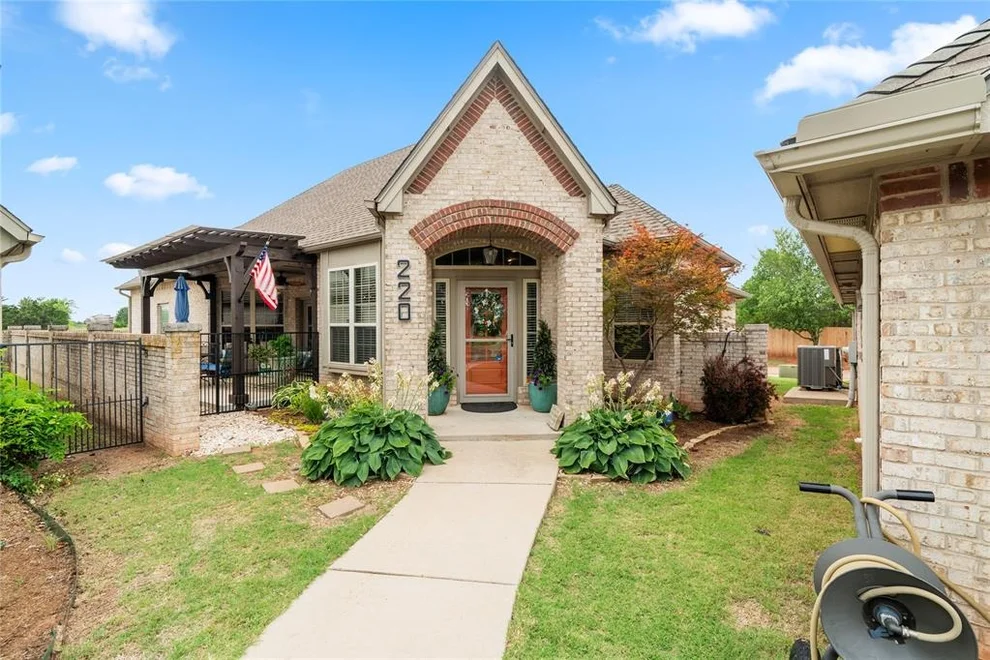 Unit for sale at 220 Boulevard Du Lac, Norman, OK 73071