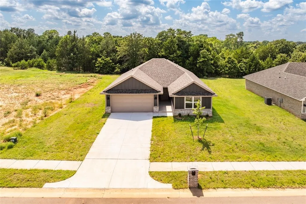 Unit for sale at 4640 Lincoln Landing, Harrah, OK 73045