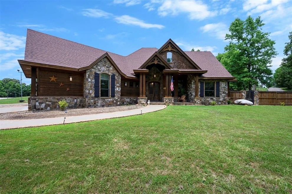 Unit for sale at 100 Woodbridge Cove, Broken Bow, OK 74728
