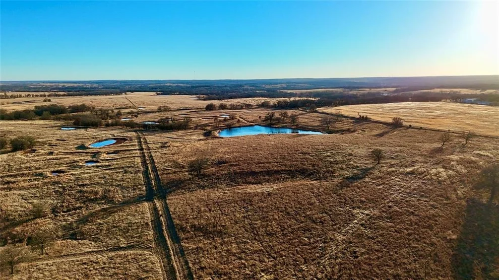 Unit for sale at 12 Wilshire Drive, McLoud, OK 74851