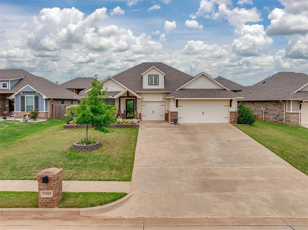 Unit for sale at 1305 N Storybrook Street, Mustang, OK 73064