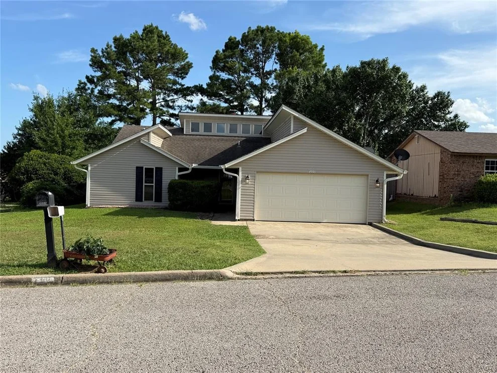 Unit for sale at 2001 Lona Avenue, Seminole, OK 74868