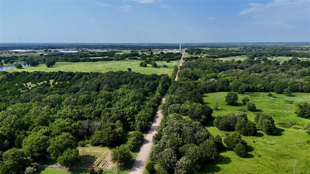 Unit for sale at 6 E 880 Road, Stroud, OK 74079