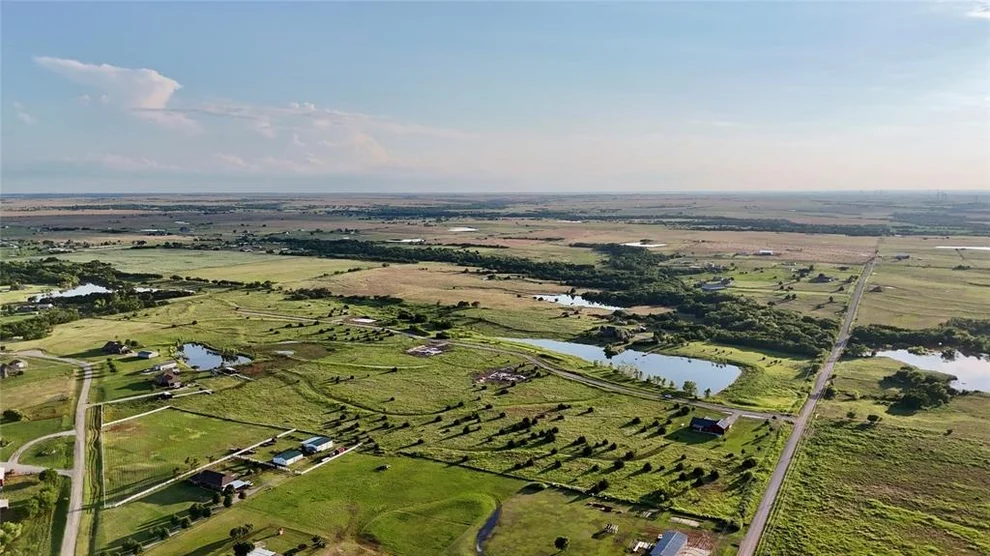 Unit for sale at 9 E 880 Road, Cashion, OK 73016
