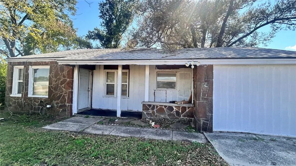 Unit for sale at 607 W Poplar Street, Shawnee, OK 74801