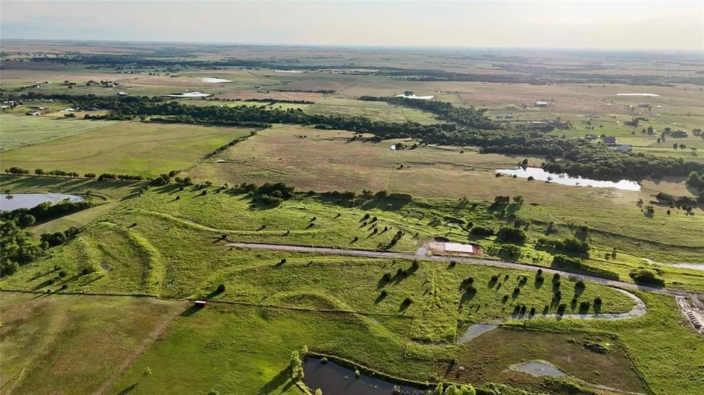 Unit for sale at 2 E 880 Road, Cashion, OK 73016
