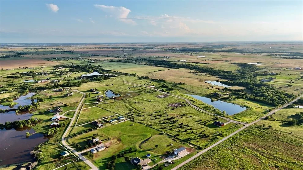 Unit for sale at 13 E 880 Road, Cashion, OK 73016