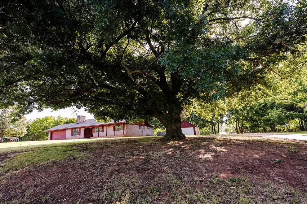 Unit for sale at 1108 Wilson Avenue, Maysville, OK 73057