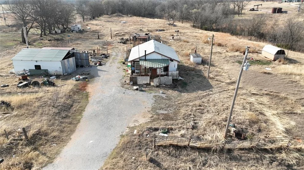 Unit for sale at 24934 E County Road 1550, Maysville, OK 73057