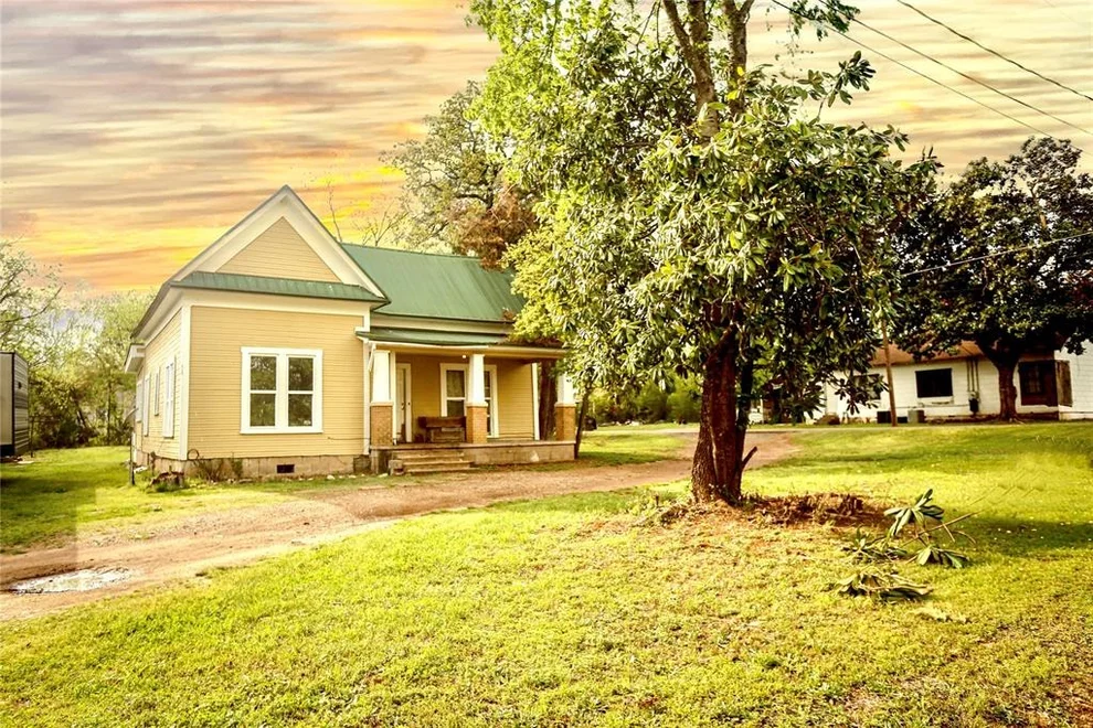 Unit for sale at 411 NE Avenue B Avenue, Idabel, OK 74745