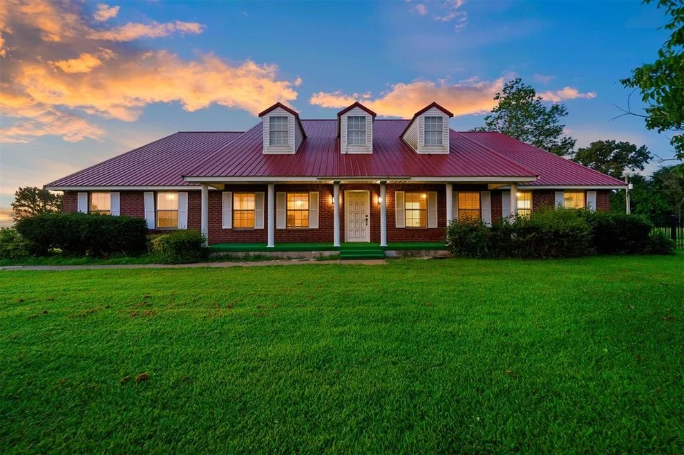 Unit for sale at 804 N Denison Road, Idabel, OK 74745