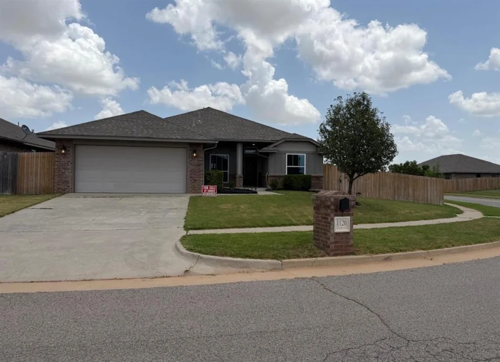 Unit for sale at 1120 Chestnut Creek Drive, Yukon, OK 73099