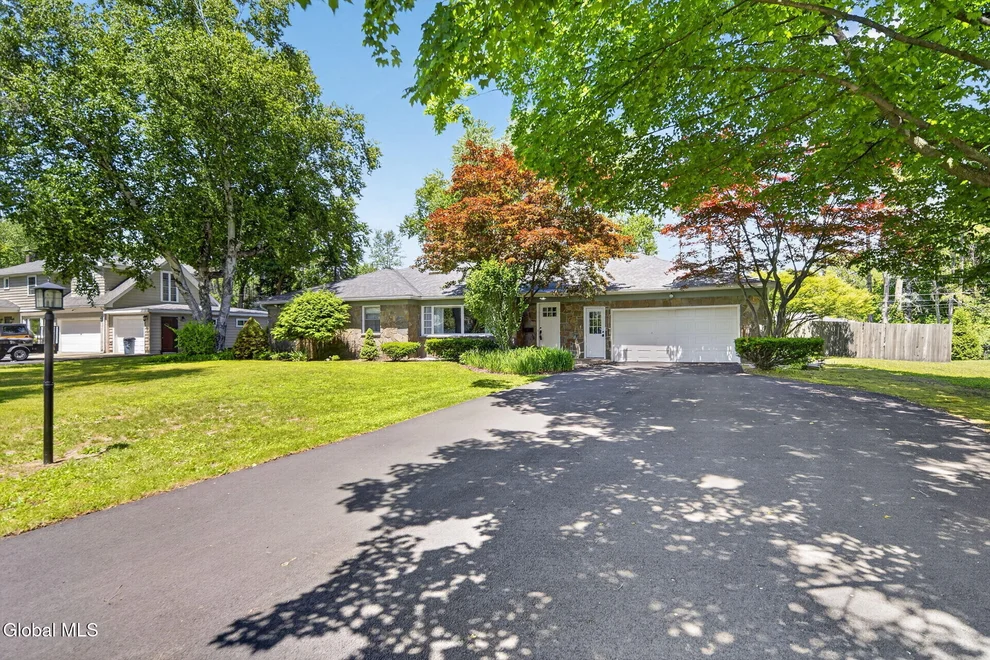 Unit for sale at 10 Willo Lane, Colonie, NY 12211