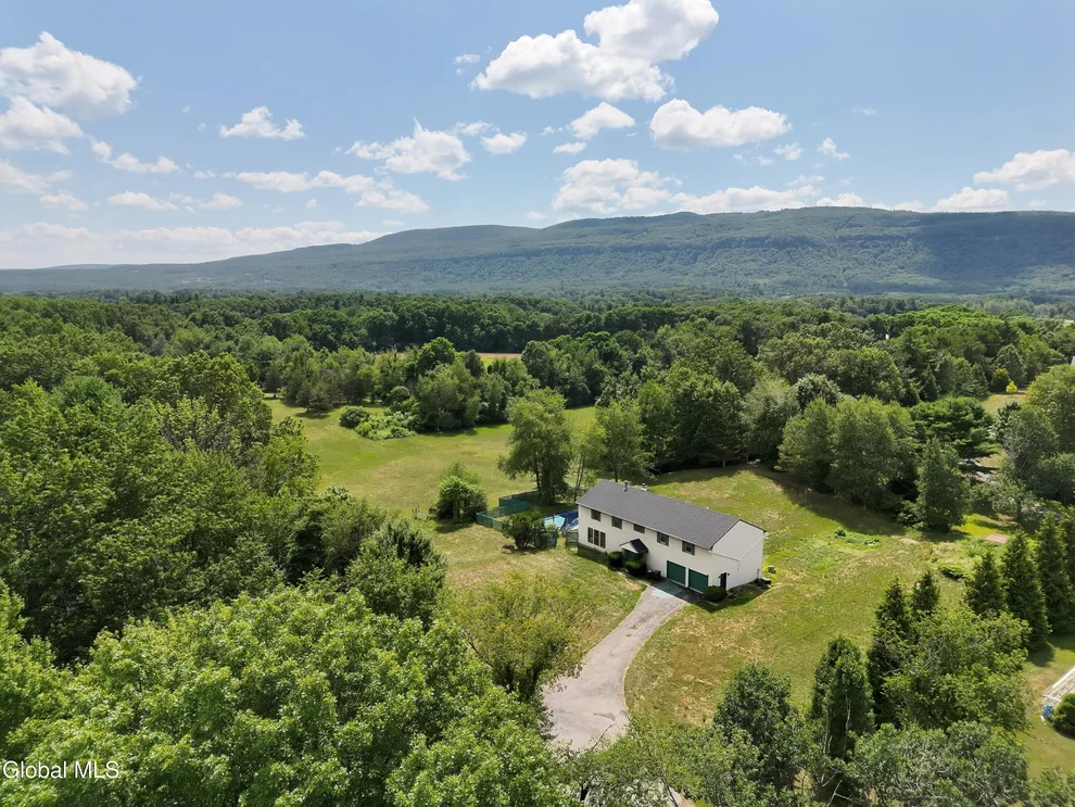 Unit for sale at 16 Theresa Lane, Voorheesville, NY 12186