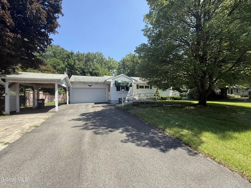 Unit for sale at 31 Frantone Lane, Colonie, NY 12211