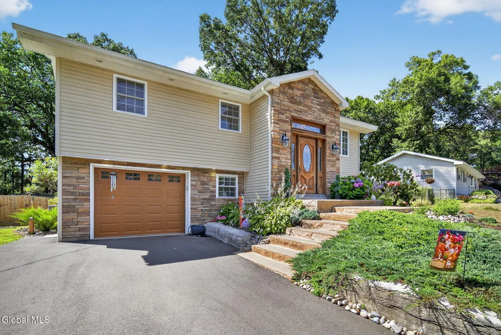 Unit for sale at 1037 Timothy Lane, Niskayuna, NY 12309