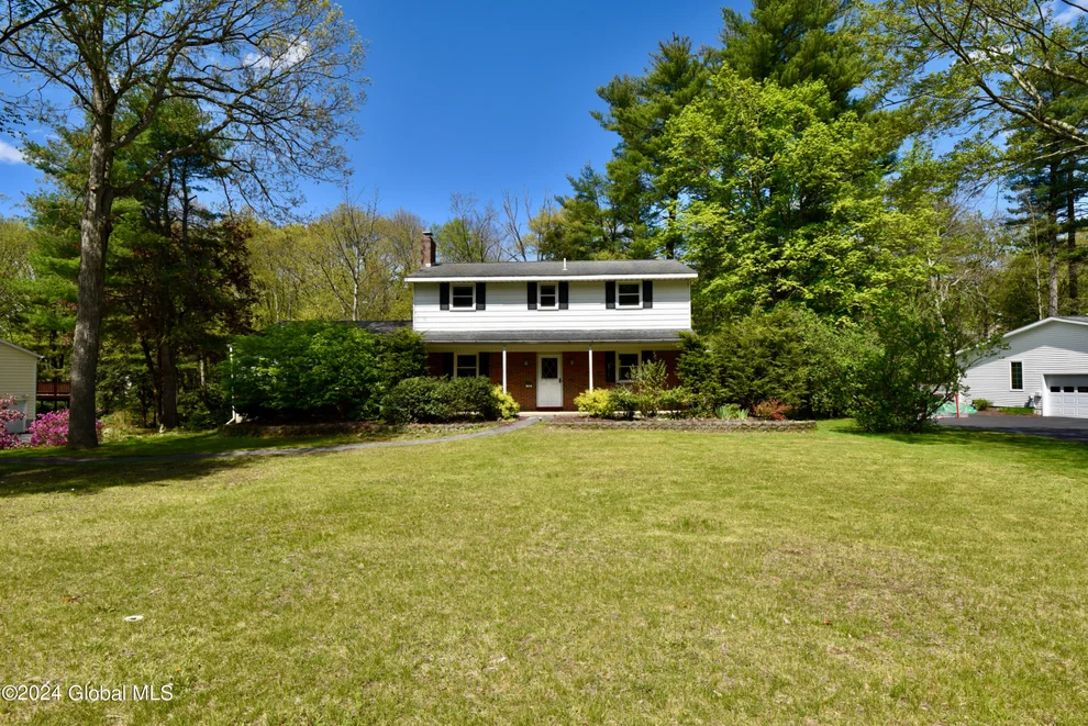 Unit for sale at 10 Pepper Hollow, Clifton Park, NY 12065