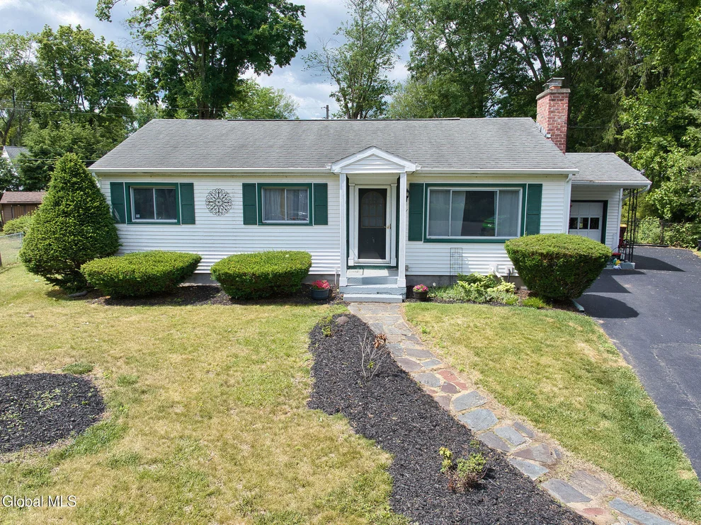 Unit for sale at 1 Hawley Court, Bethlehem, NY 12054