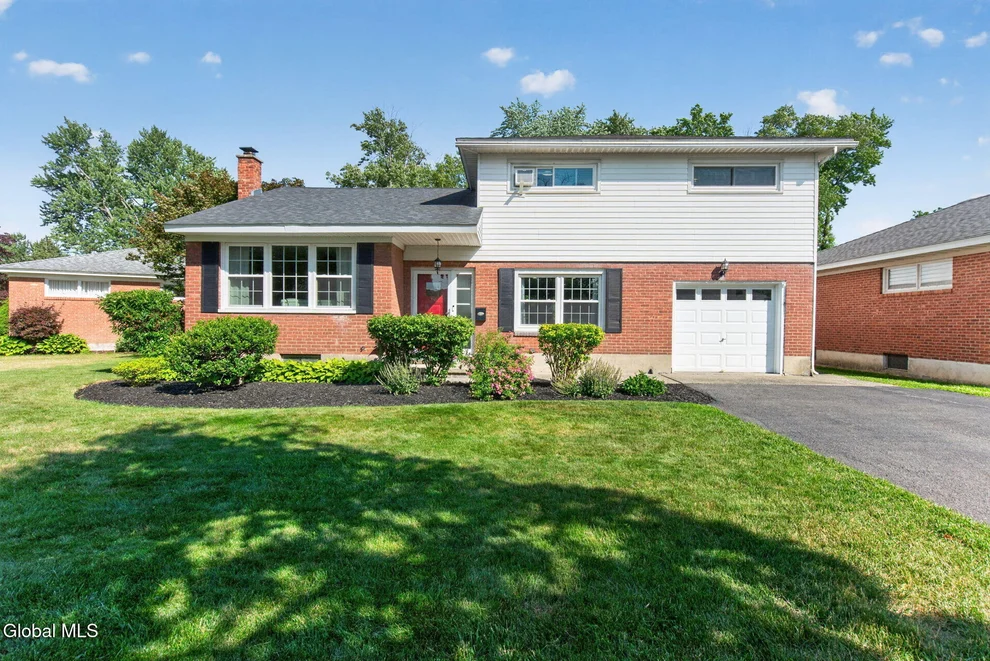 Unit for sale at 19 Gingerbread Lane, Albany, NY 12208
