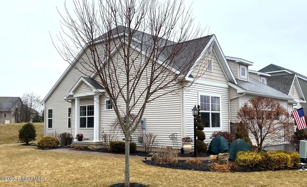 Unit for sale at 14 Winchester Place, Halfmoon, NY 12118