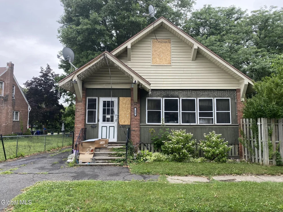 Unit for sale at 1517 Avenue A, Watervliet, NY 12189
