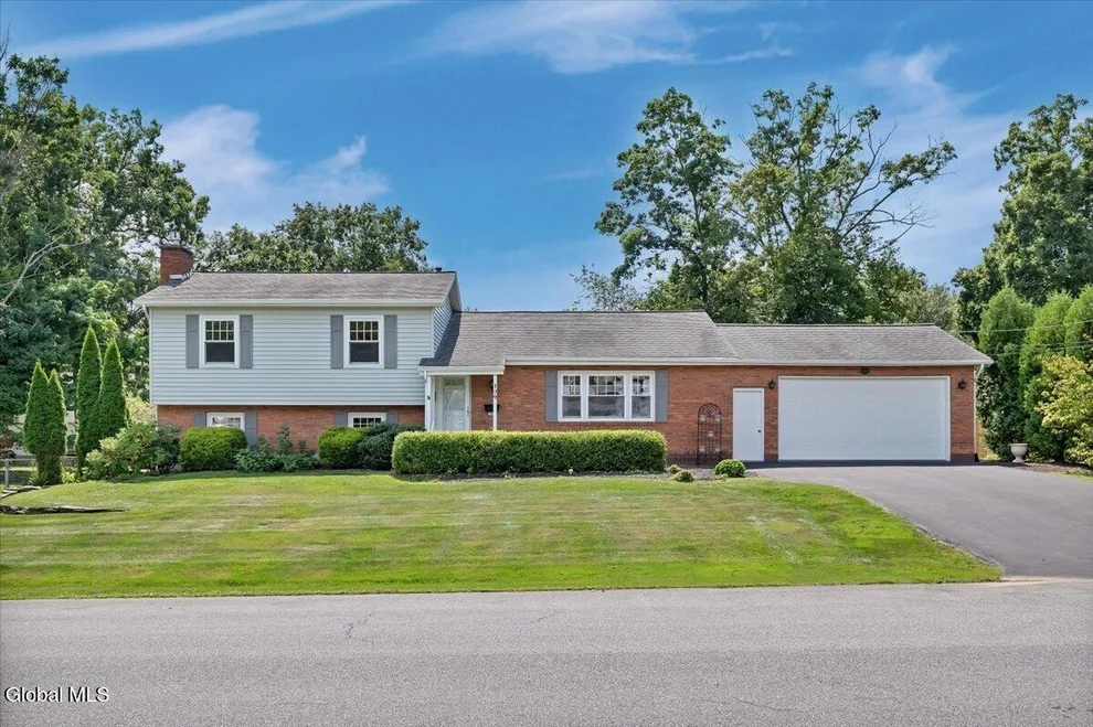 Unit for sale at 109 Oakwood Drive, Glenville, NY 12302