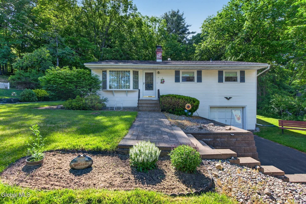Unit for sale at 7 Dahlem Boulevard, Colonie, NY 12205