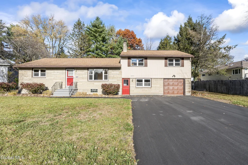 Unit for sale at 627 Via Ponderosa, Guilderland, NY 12303